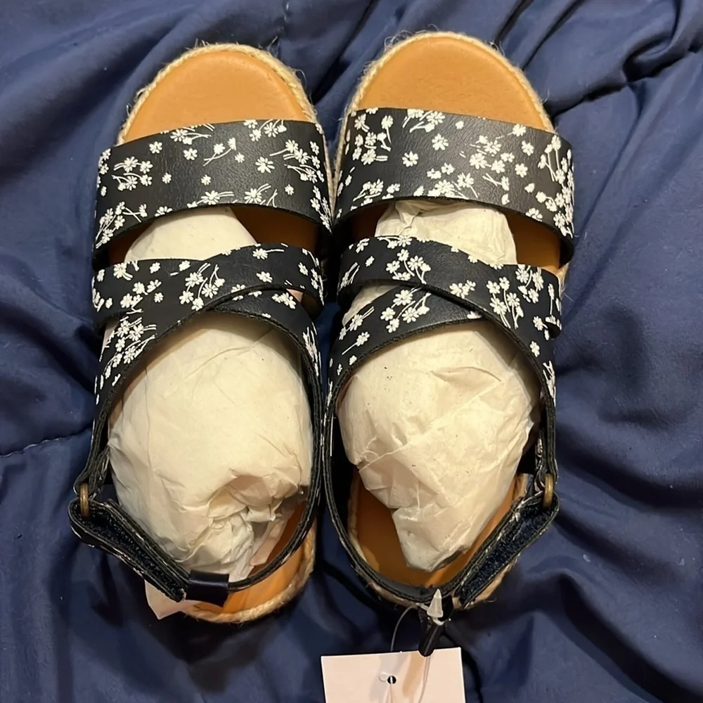 NWT OshKosh B'Gosh Girl's Petal Sandal